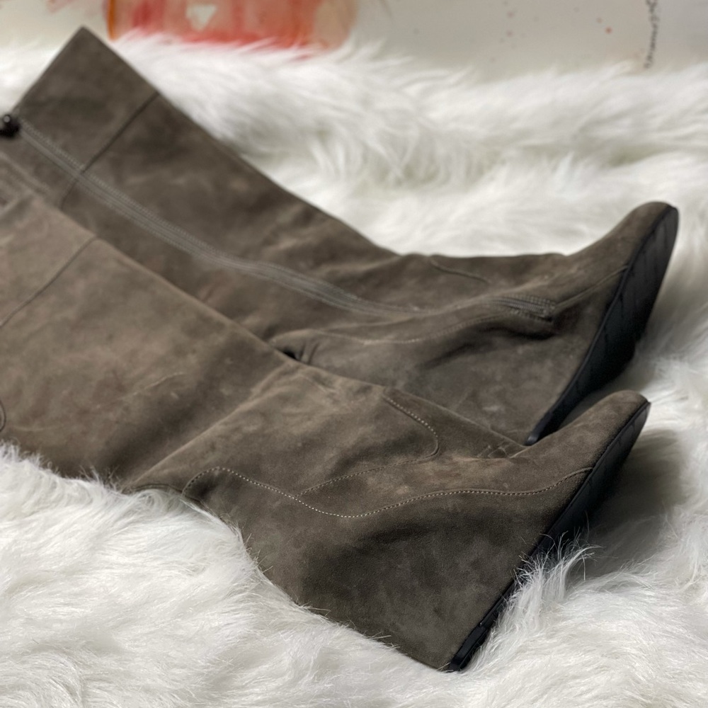 NWOT Via Spiga Women’s Gray Suede wedge knee boots